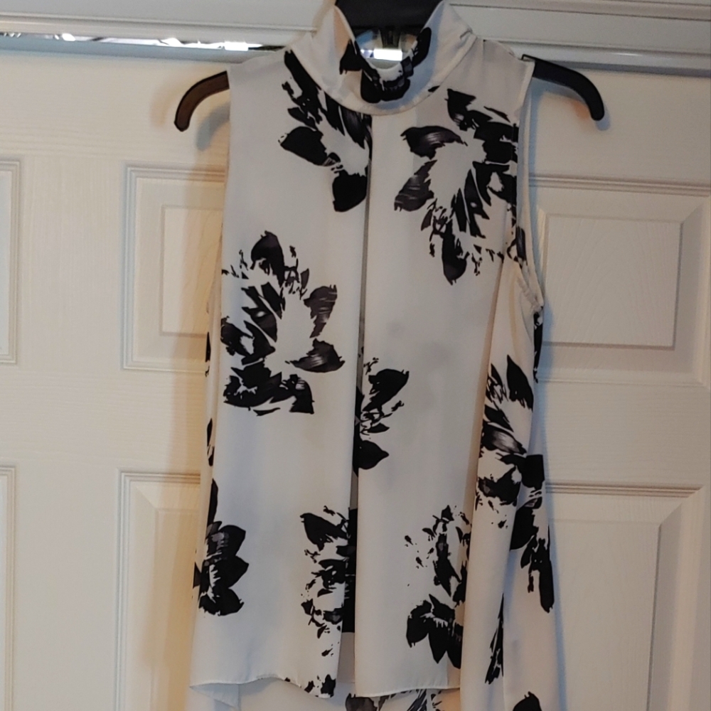 EUC Vince Camuto top